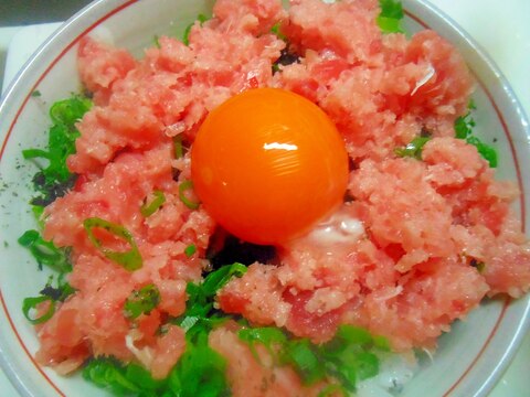 ネギトロ丼♡卵黄のせ